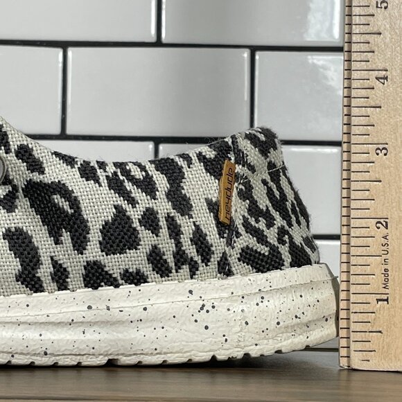 Hey Dude Wendy Womens Size 6 Shoes Woven Cheetah Print Moc Toe Comfort Slip Ons - Picture 10 of 13